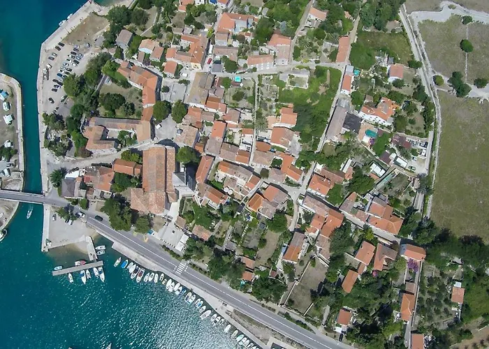 15th Century House In اوسور