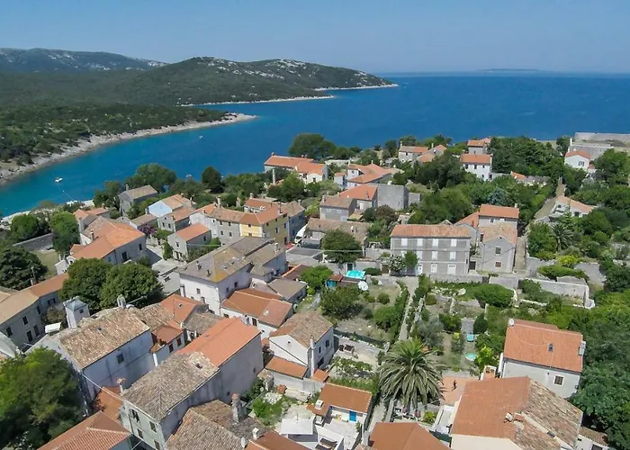 15th Century House In اوسور