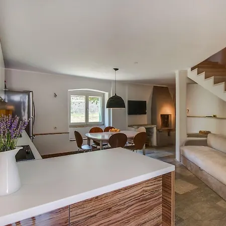 15th Century House In Apartment Osor