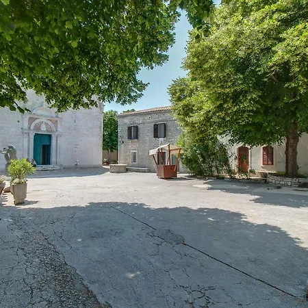 15th Century House In Apartment Osor